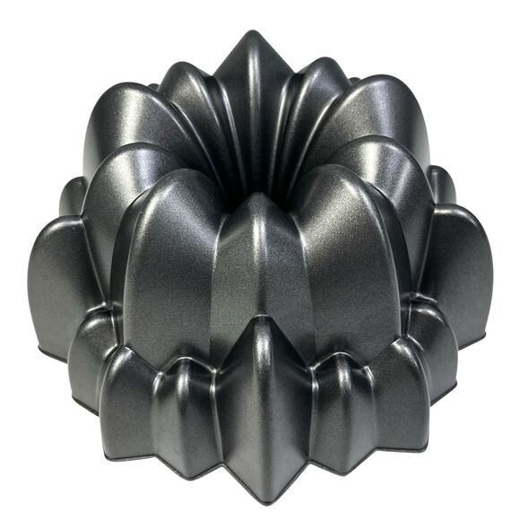 Wilton Dimensions Cascade Bundt Cake Pan Nonstick Heavy Cast Aluminum 10 Cup - Picture 2 of 10